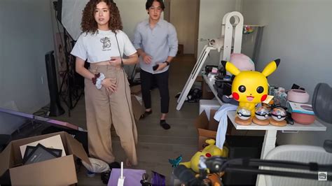 pokimane nip|Pokimane Suffers Wardrobe Malfunction On Stream,。